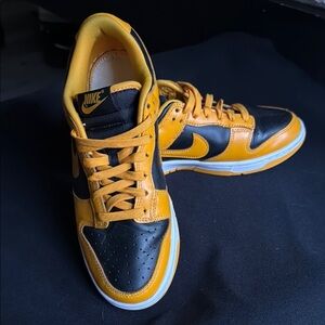 Nike Black & Yellow Sneakers Bold Design